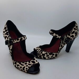 WHBM  GORGEOUS LEATHER HEELS